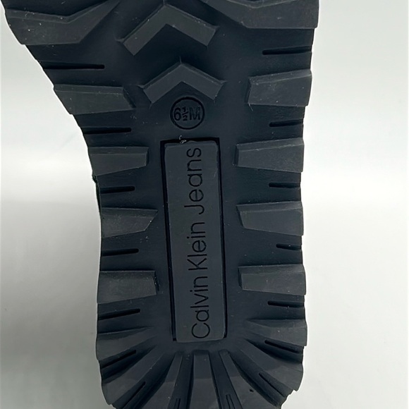 2262- Calvin Klein Jeans Black Platform Suede Ankle Boots Size 6.5 - Picture 11 of 11